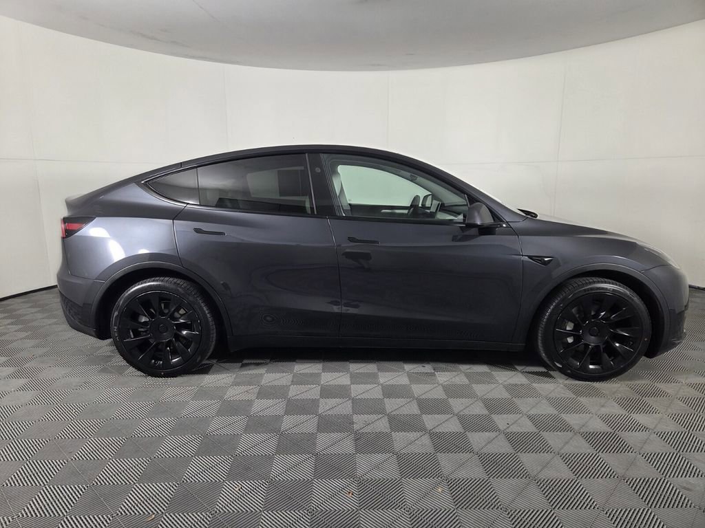 Used 2024 Tesla Model Y Long Range AWD/4WD image 4