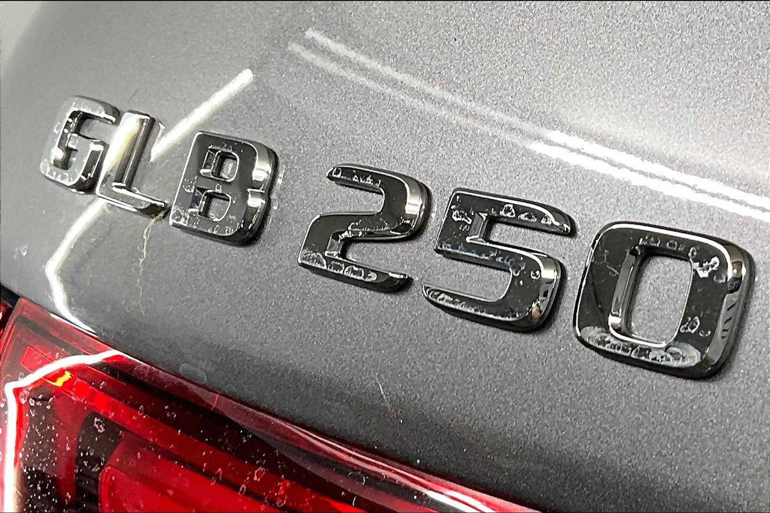 New 2025 Mercedes-Benz GLB 250 4MATIC image 7