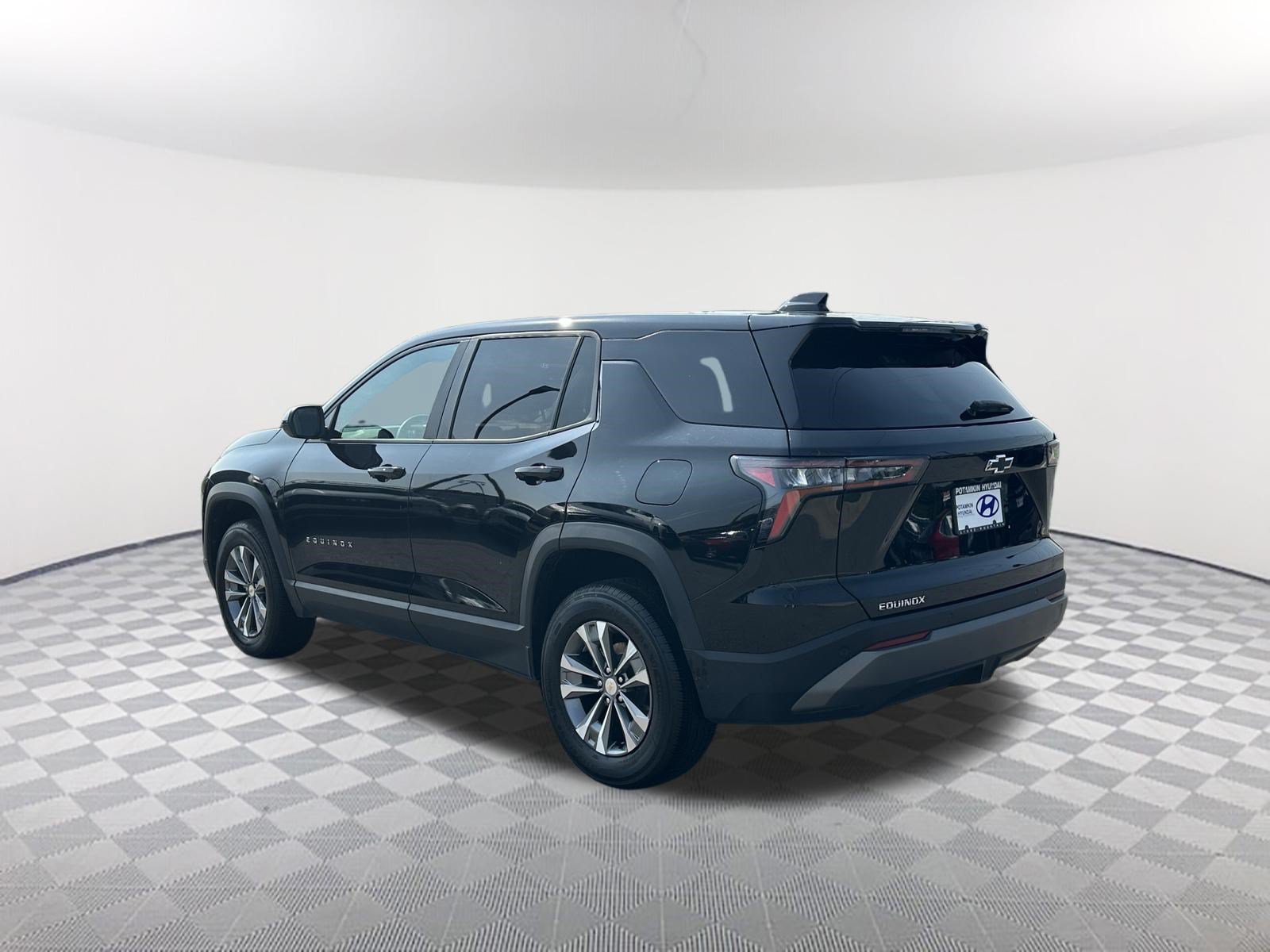 Used 2025 Chevrolet Equinox LT FWD image 7