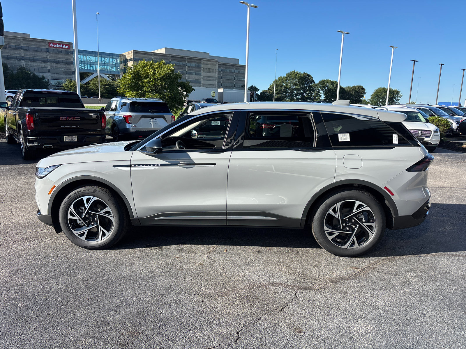New 2026 Lincoln Nautilus Premier AWD/4WD image 4