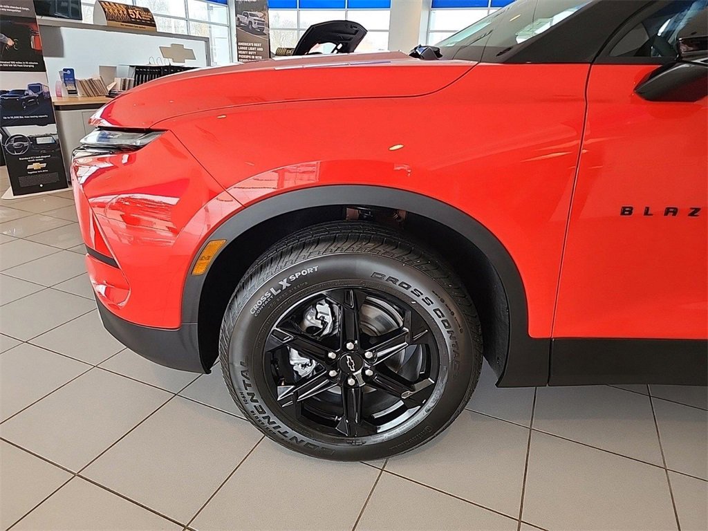 New 2025 Chevrolet Blazer LT w/ Midnight/Sport Edition image 31