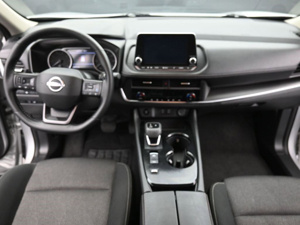 Used 2025 Nissan Rogue SV image 16