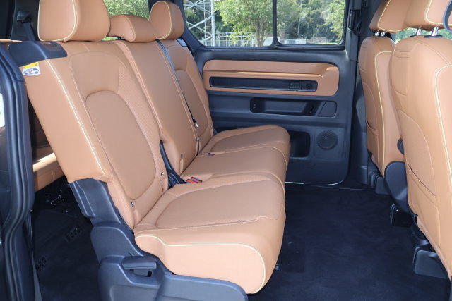 Used 2025 Volkswagen ID. Buzz Pro S RWD image 19