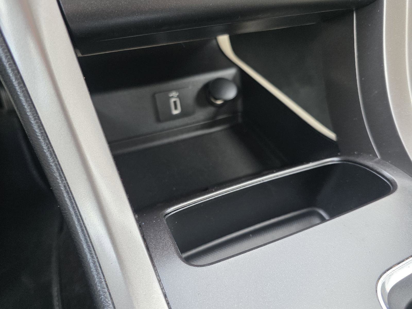 Used 2017 Ford Fusion SE w/ Fusion SE Technology Package image 17