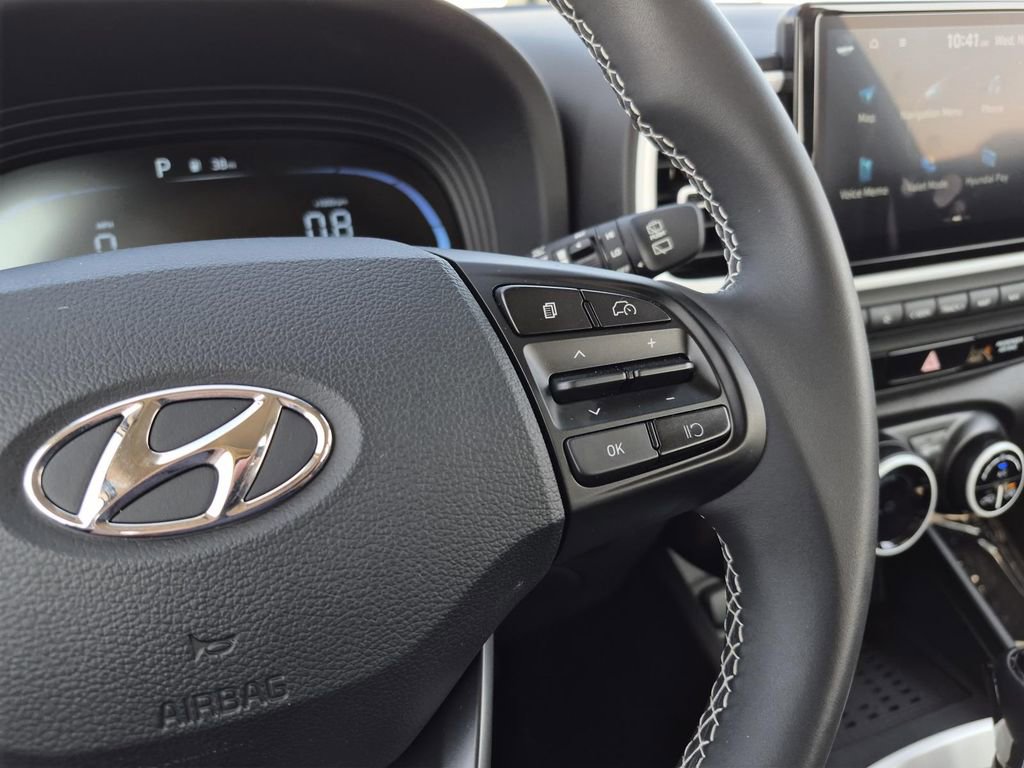 Used 2025 Hyundai Venue Limited image 18