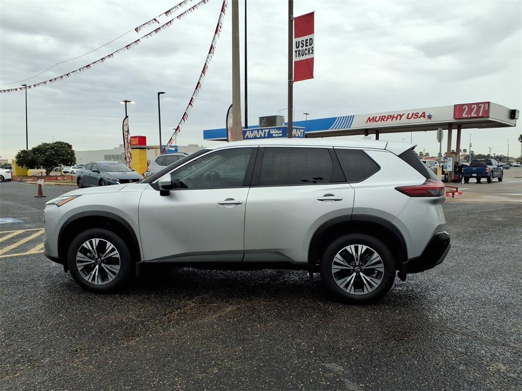 Used 2023 Nissan Rogue SV image 2