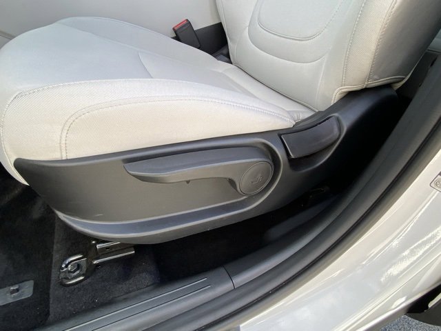 New 2025 Hyundai Tucson SE image 11