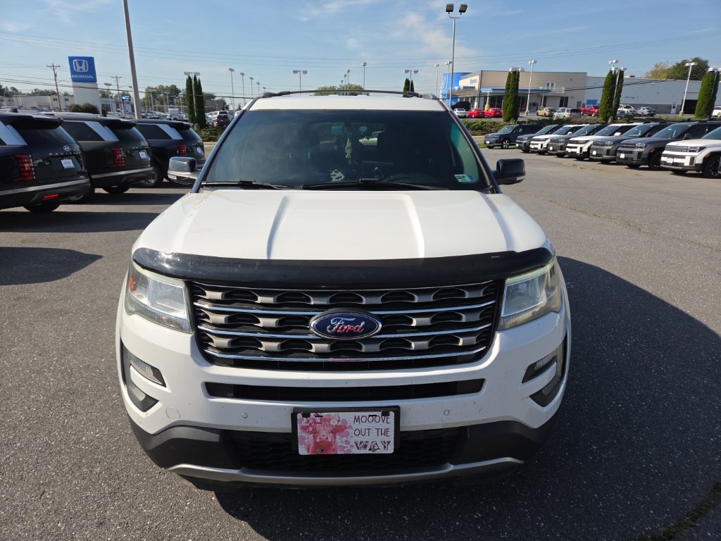 Used 2016 Ford Explorer XLT w/ Equipment Group 202A AWD/4WD image 4