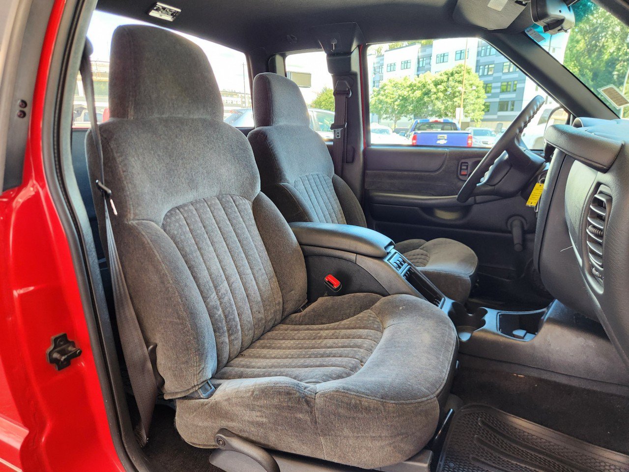 Used 2000 Chevrolet S10 Pickup LS w/ Preferred Equipment Group RWD image 17