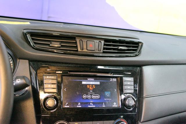 Used 2020 Nissan Rogue SV AWD/4WD image 18