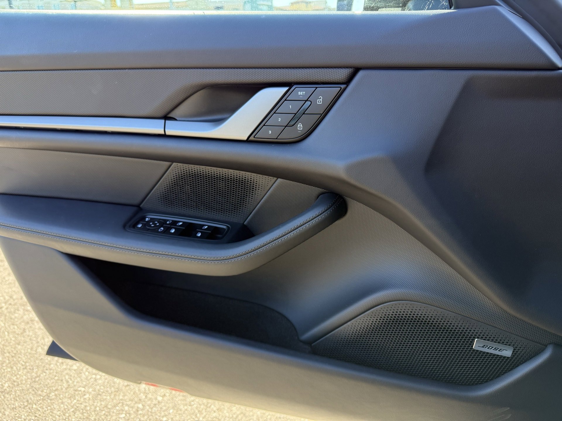 Used 2025 Porsche Taycan image 25