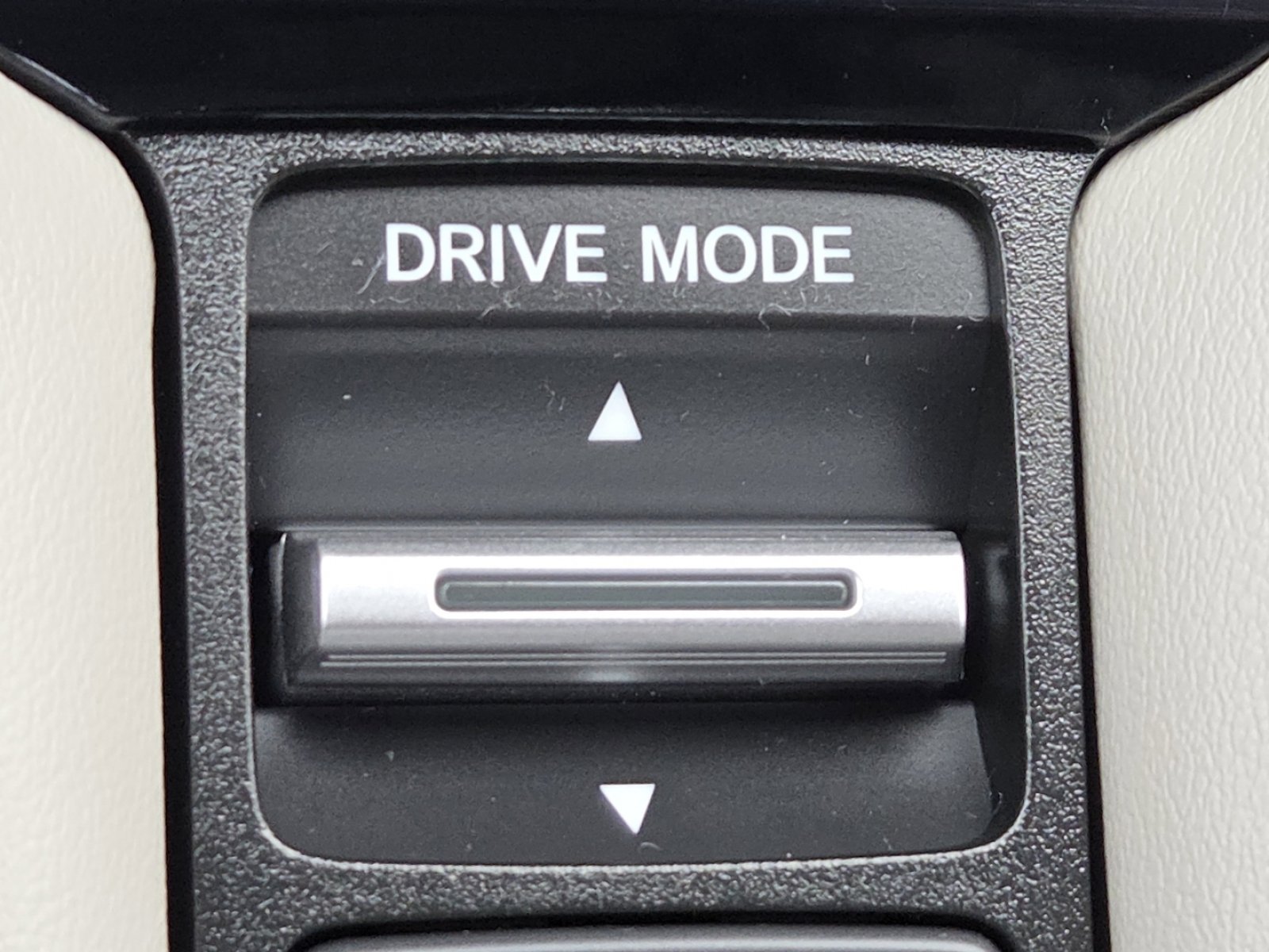 Used 2025 Honda HR-V LX image 6