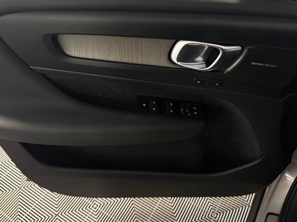 Used 2023 Volvo XC40 B5 Plus w/ Climate Package AWD/4WD image 28