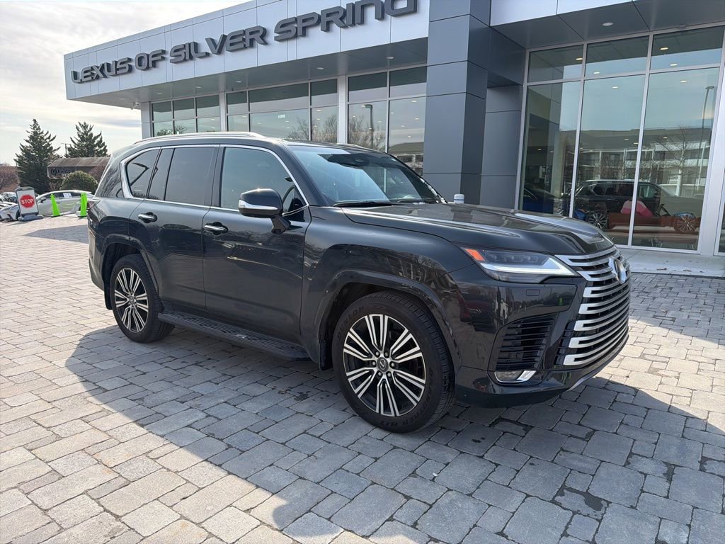 Used 2025 Lexus LX 600 4WD w/ Accessory Package (2T) image 5