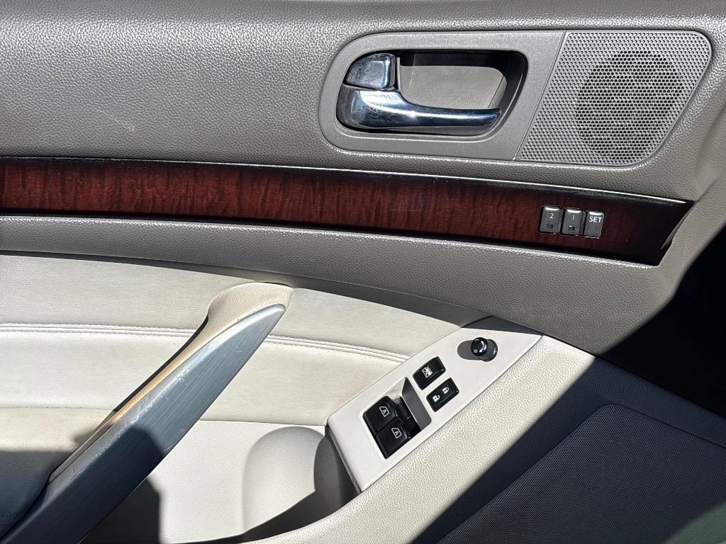 Used 2012 INFINITI G37 Journey w/ Premium Pkg image 12