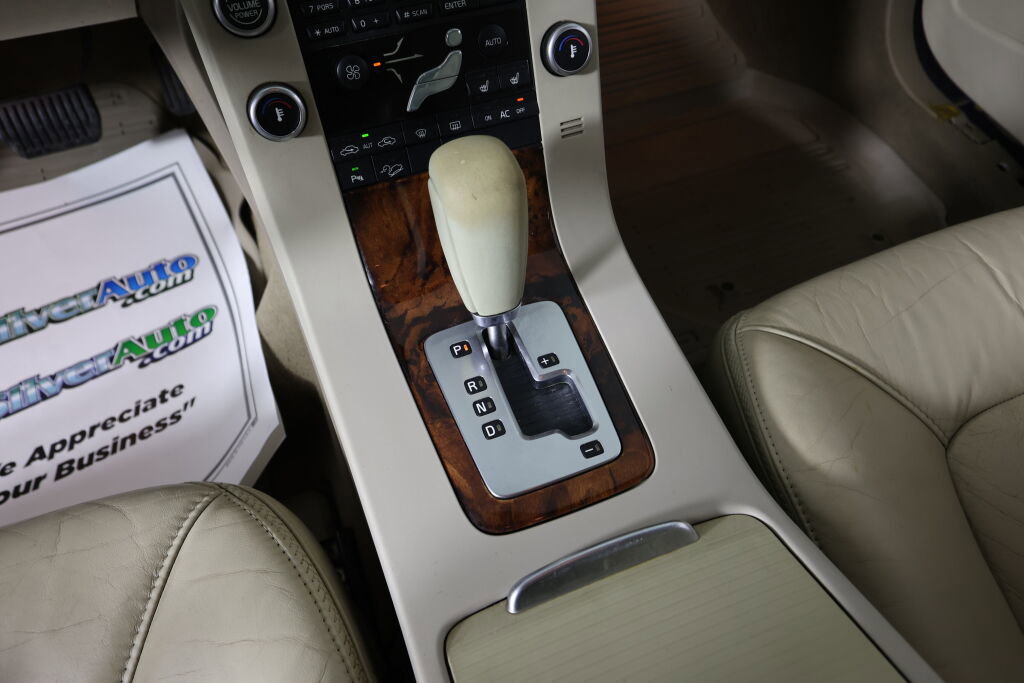 Used 2009 Volvo XC70 3.2 image 37