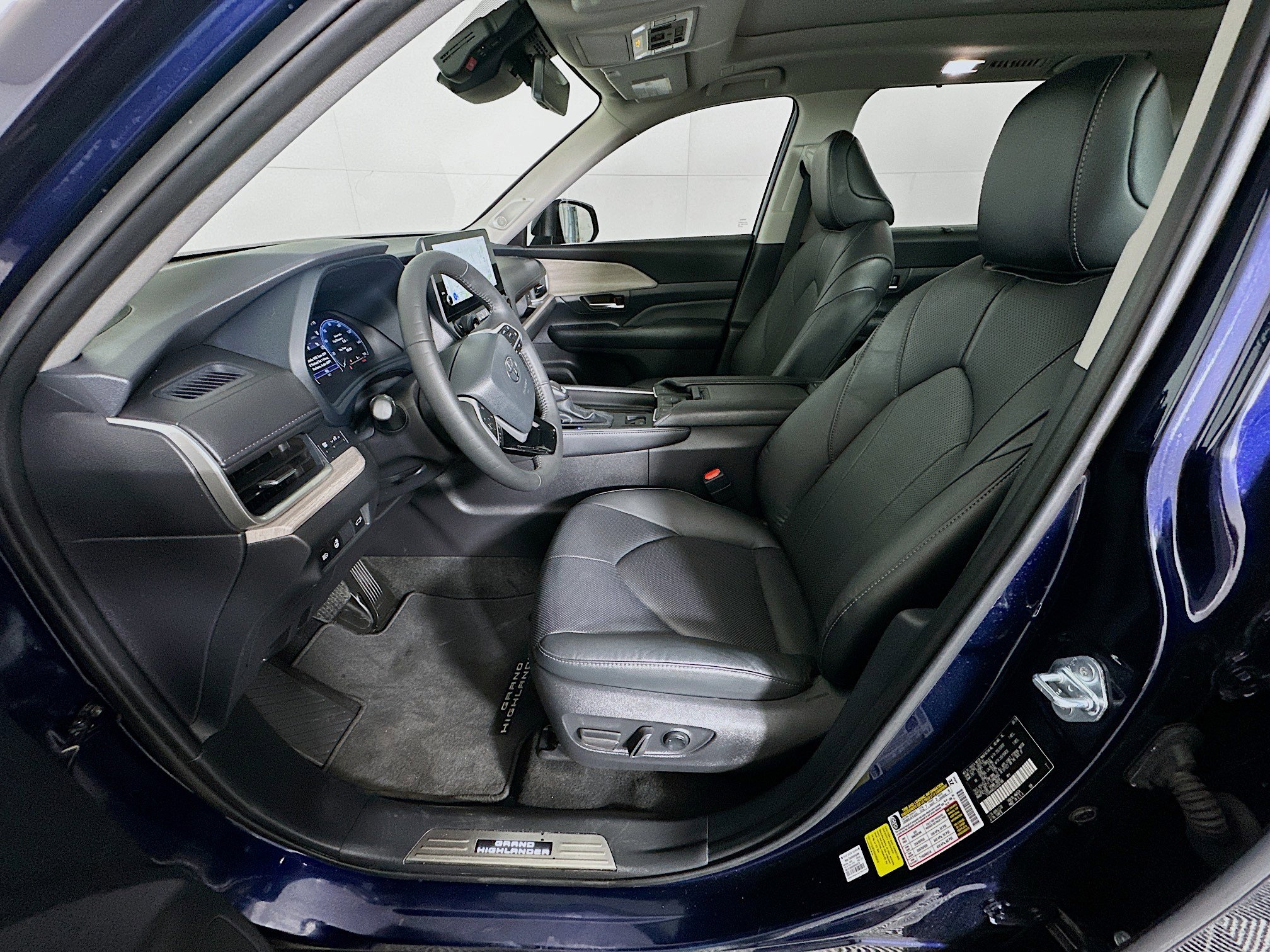 Used 2025 Toyota Grand Highlander FWD image 13