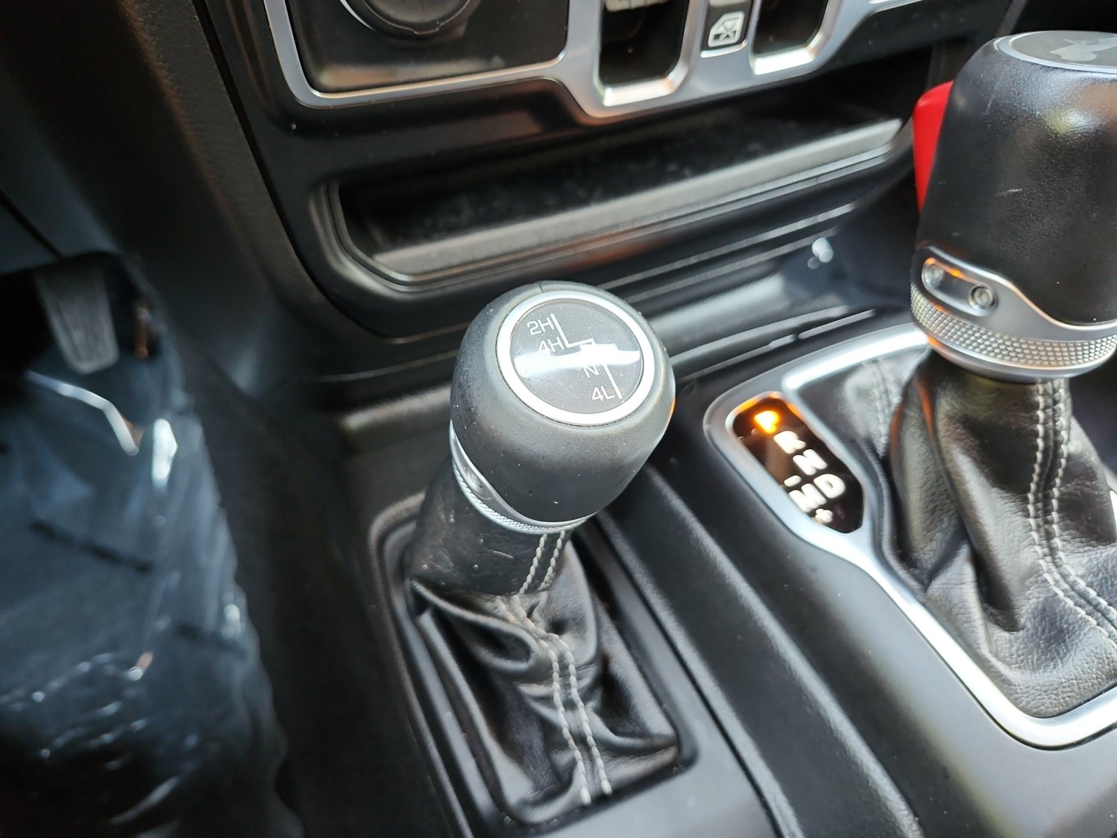 Used 2022 Jeep Wrangler Unlimited Sahara w/ Cold Weather Group AWD/4WD image 21