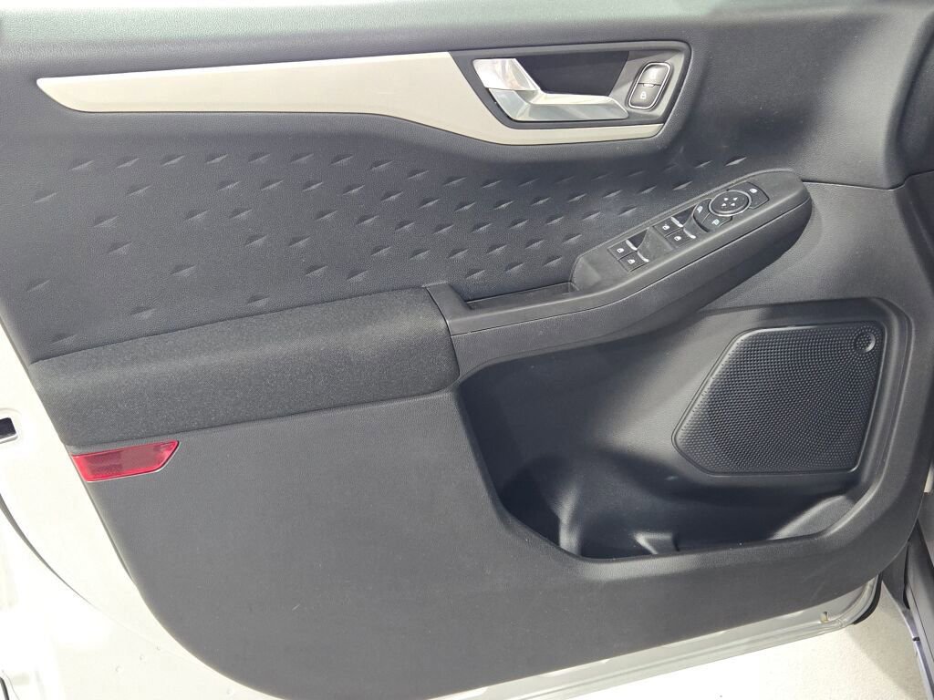 Used 2020 Ford Escape SE image 24