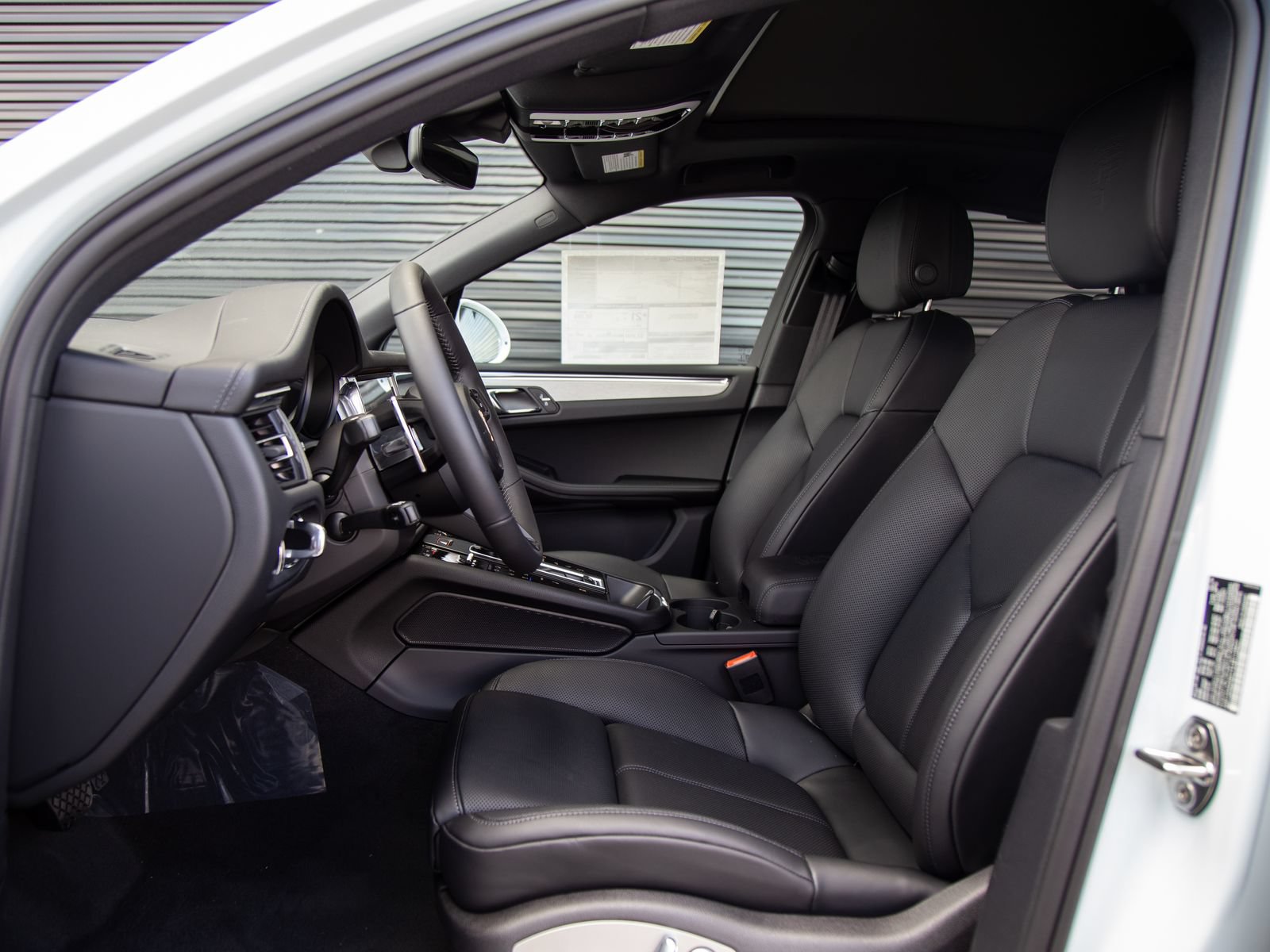 New 2026 Porsche Macan AWD/4WD image 5