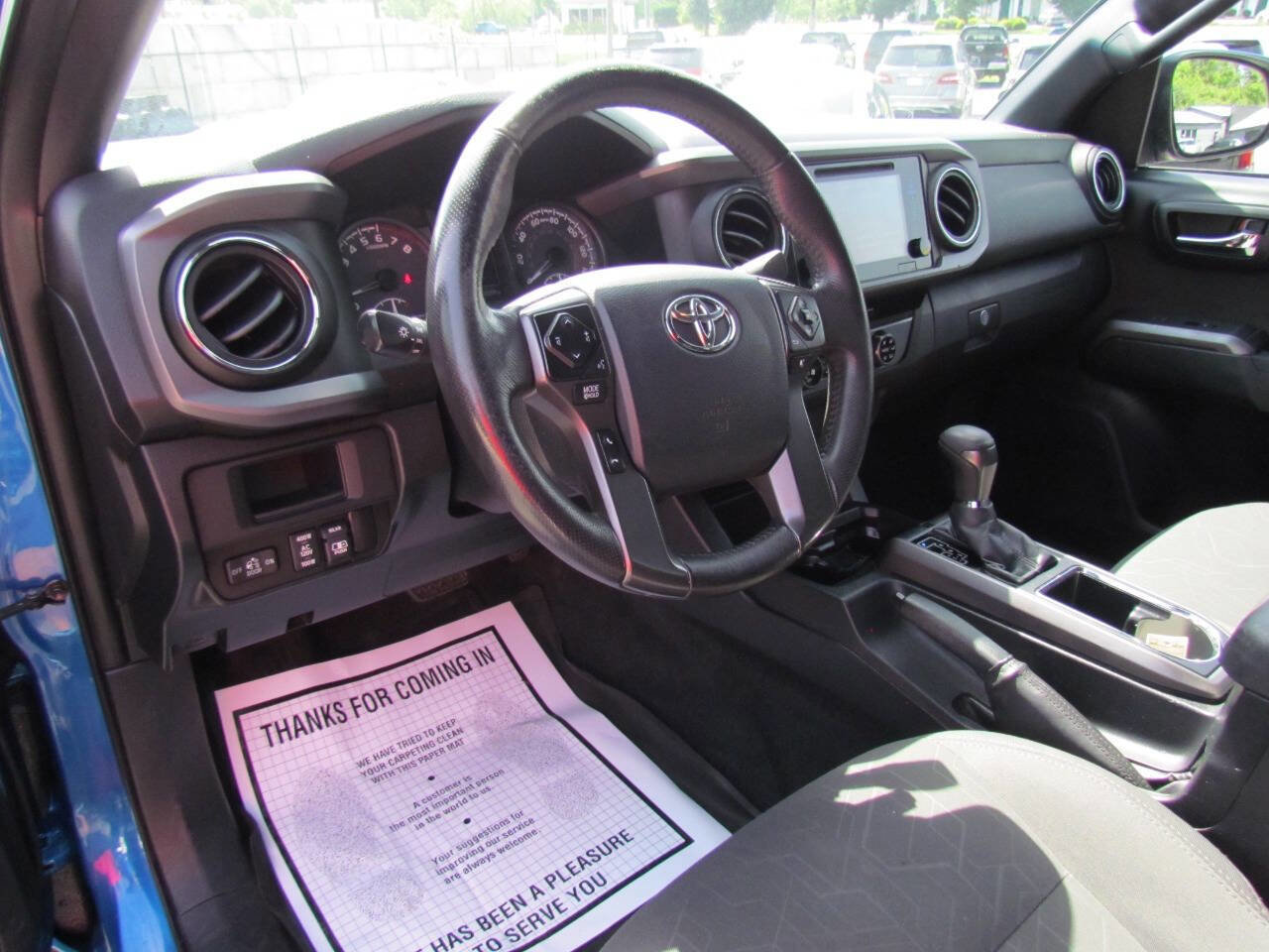 Used 2017 Toyota Tacoma TRD Sport image 11