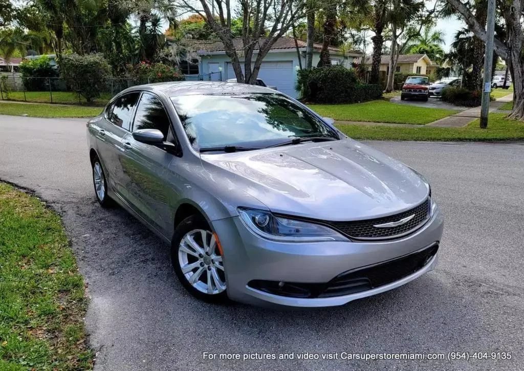Used 2015 Chrysler 200 S FWD image 10