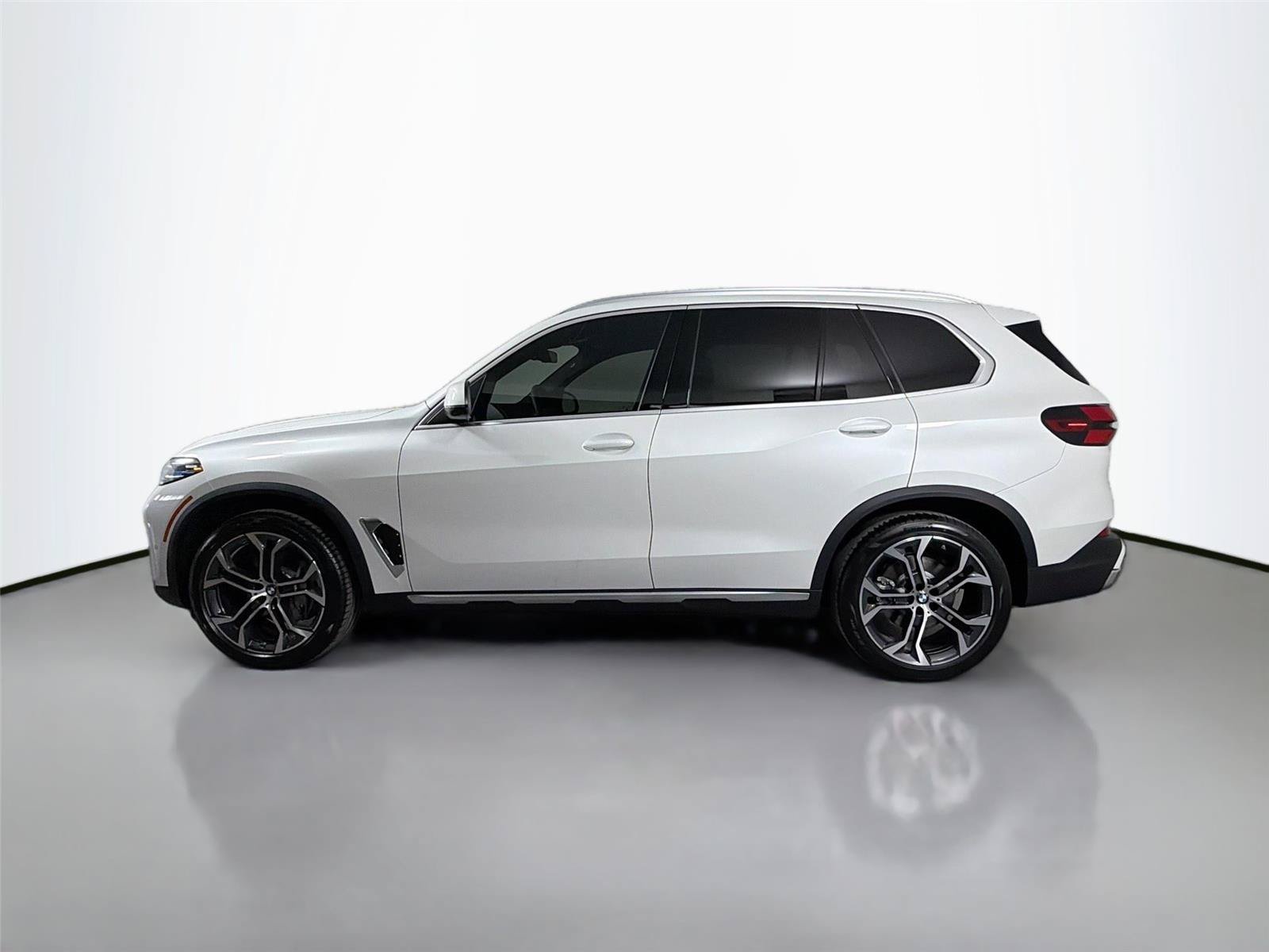 New 2026 BMW X5 xDrive40i w/ Climate Comfort Package AWD/4WD image 8