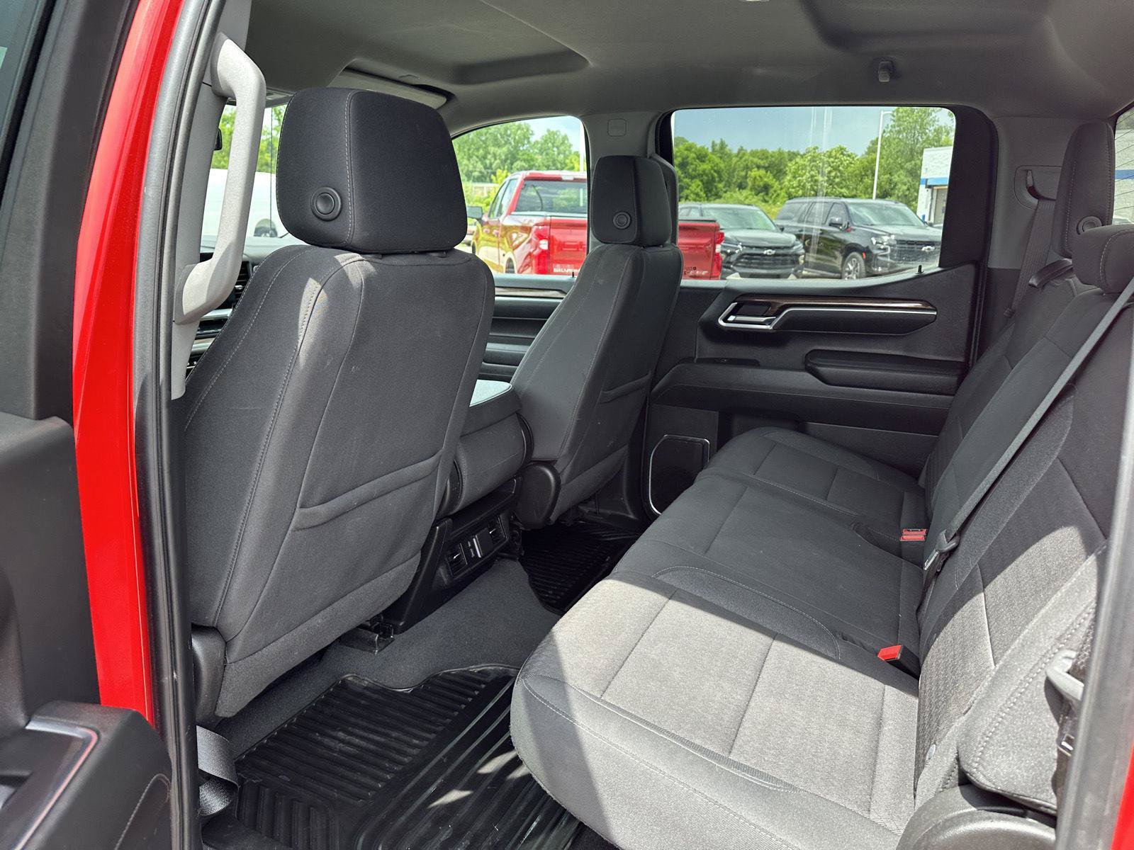 Used 2025 Chevrolet Silverado 1500 LT AWD/4WD image 13