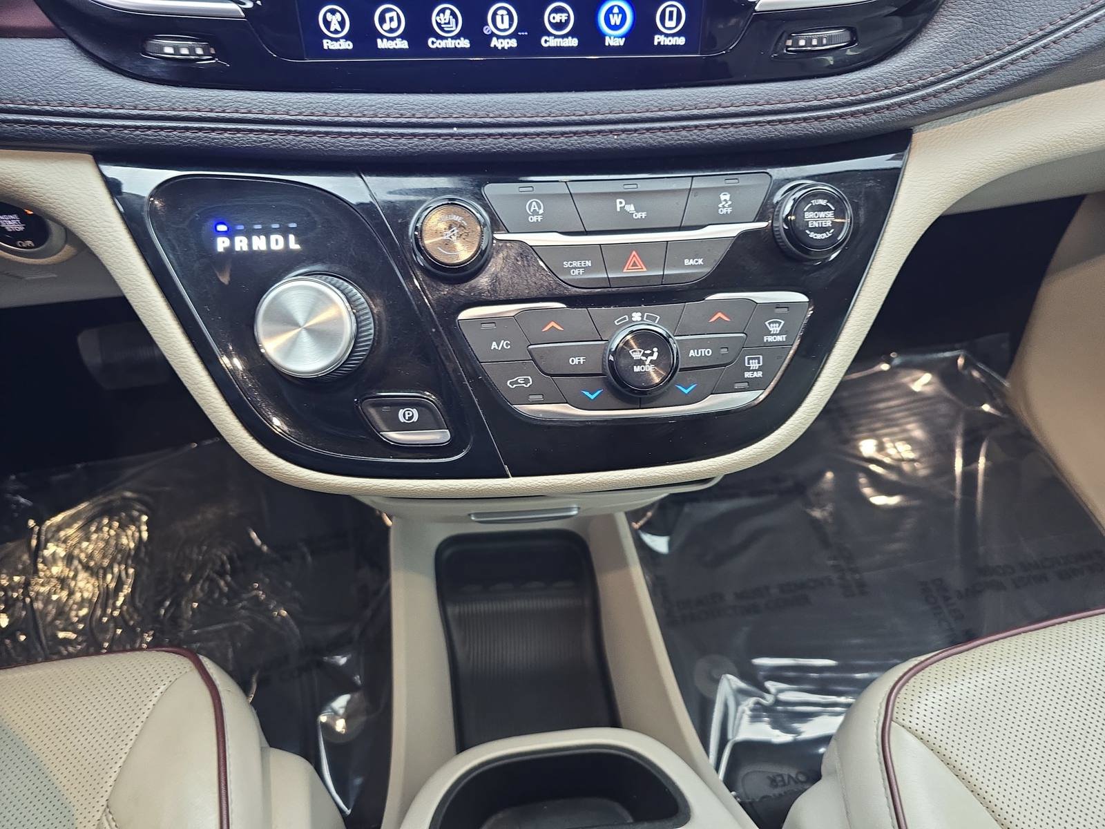 Used 2017 Chrysler Pacifica Limited w/ UConnect Theater Package FWD image 26
