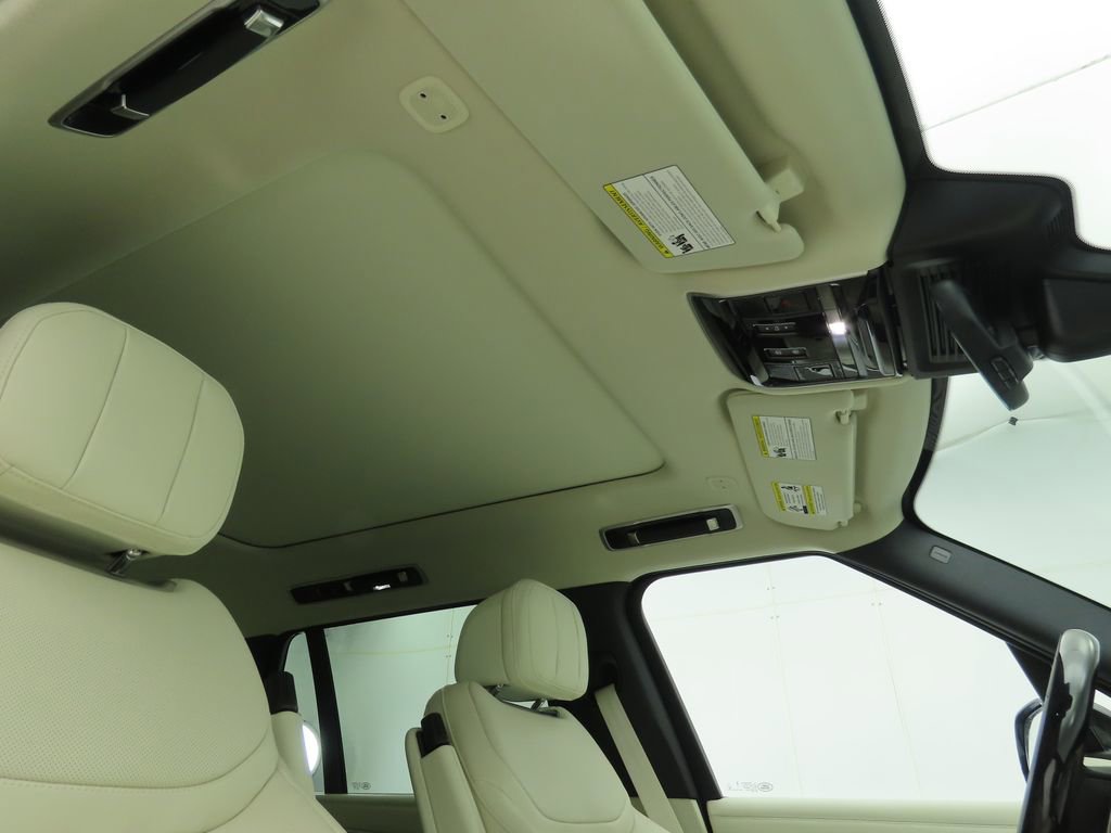 New 2025 Land Rover Range Rover Long Wheelbase SE image 18