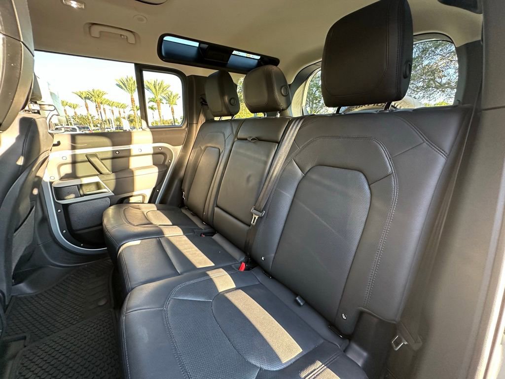 Used 2023 Land Rover Defender 110 S image 33