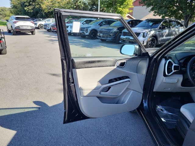 Used 2020 Kia Soul LX FWD image 12
