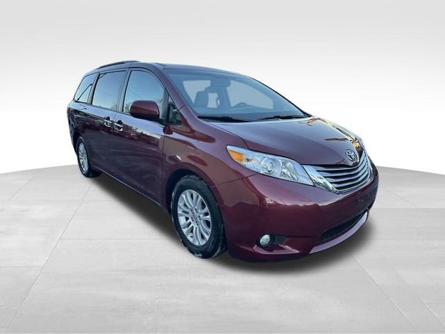 Used 2015 Toyota Sienna XLE image 33