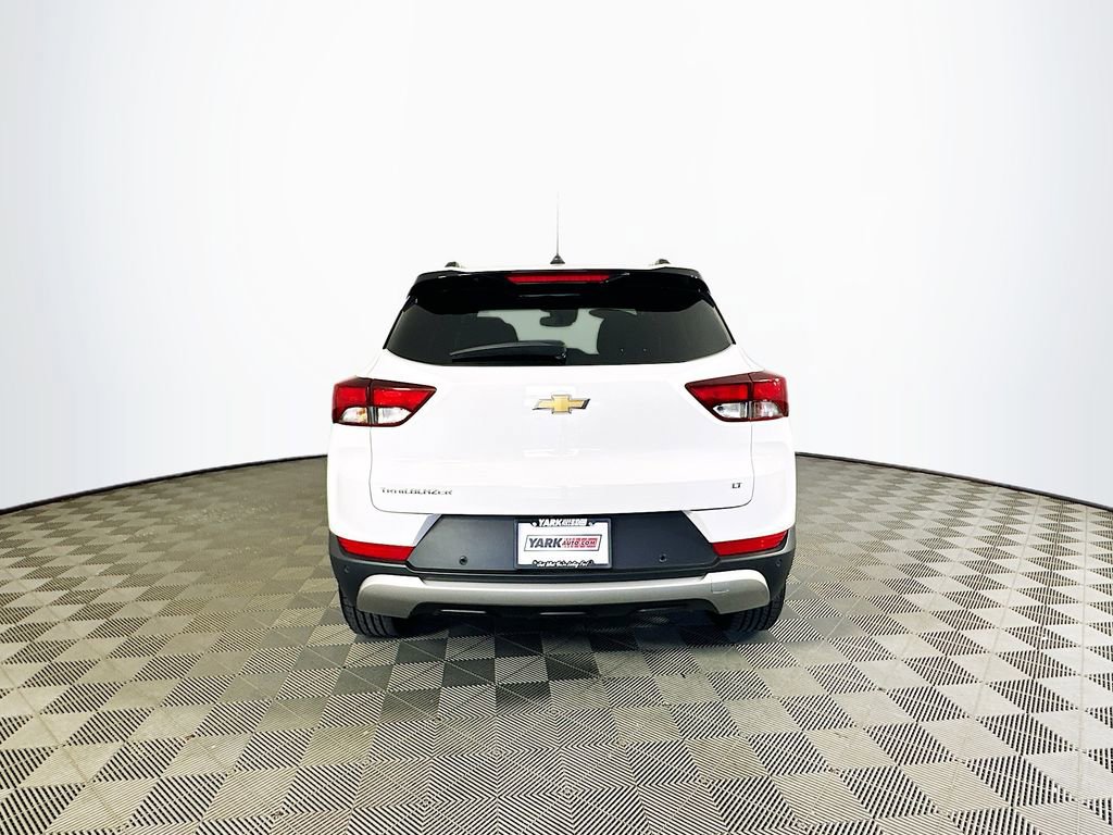Used 2021 Chevrolet TrailBlazer LT w/ Premium Seating Package FWD image 11
