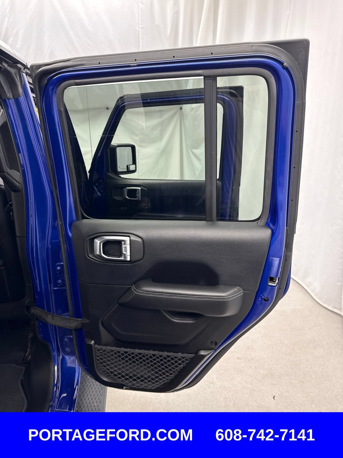 Used 2018 Jeep Wrangler Unlimited Sahara w/ Cold Weather Group AWD/4WD image 34