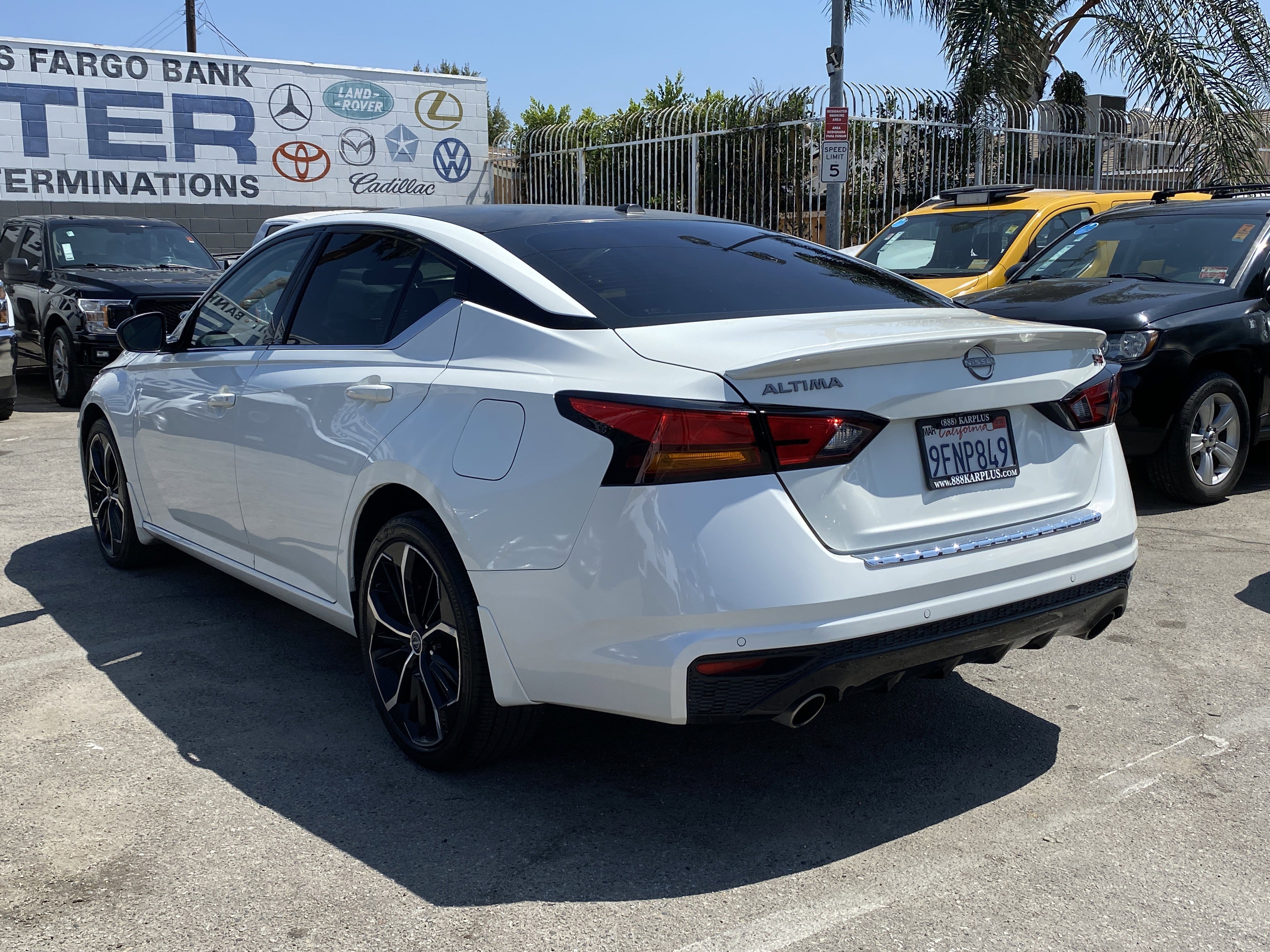 Used 2023 Nissan Altima 2.5 SR w/ SR Premium Package image 9