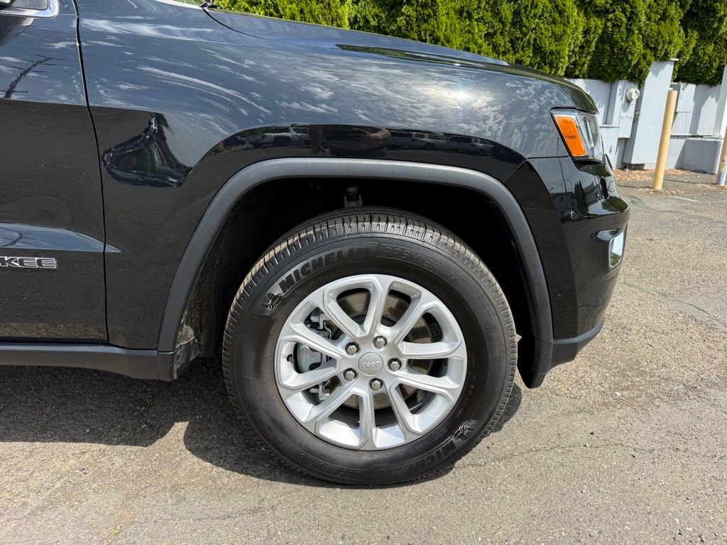 Used 2022 Jeep Grand Cherokee Laredo E AWD/4WD image 12