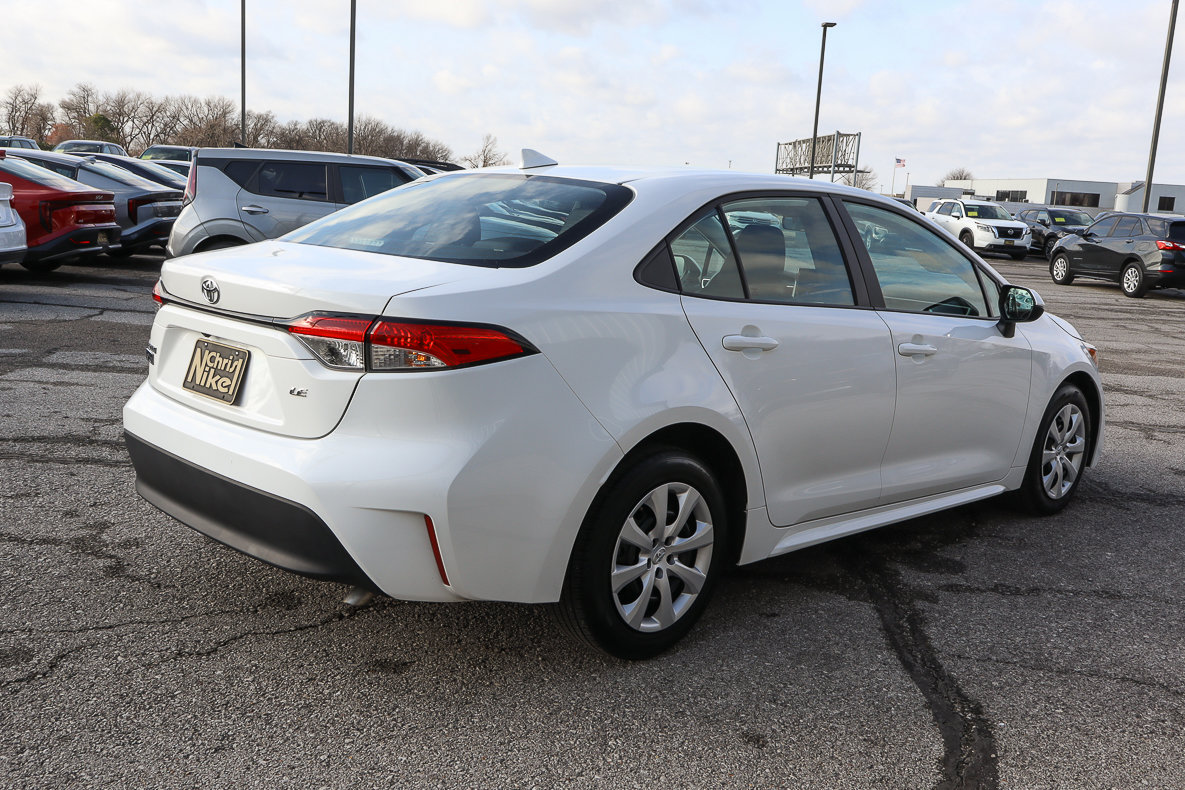 Used 2025 Toyota Corolla LE FWD image 4