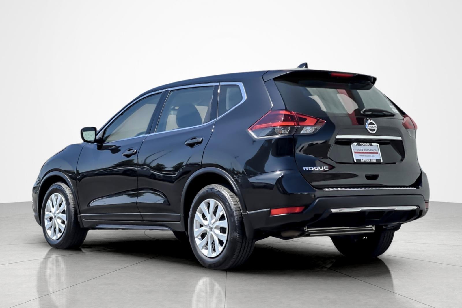 Used 2018 Nissan Rogue S image 3