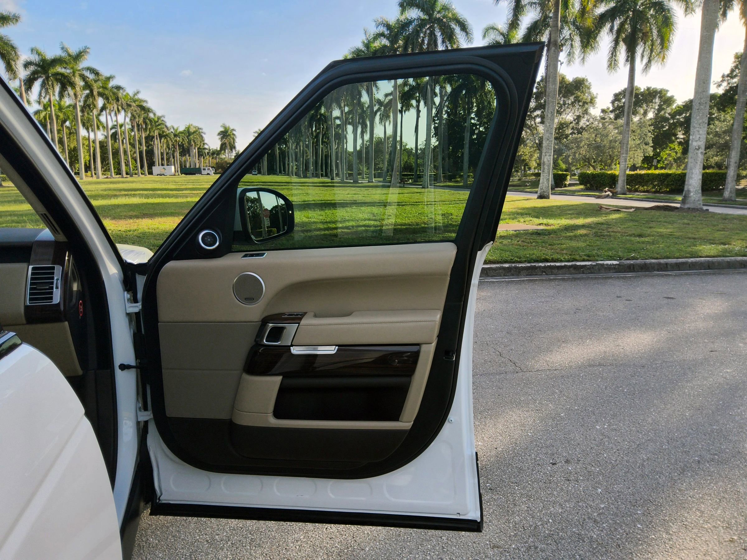 Used 2017 Land Rover Range Rover Supercharged image 36