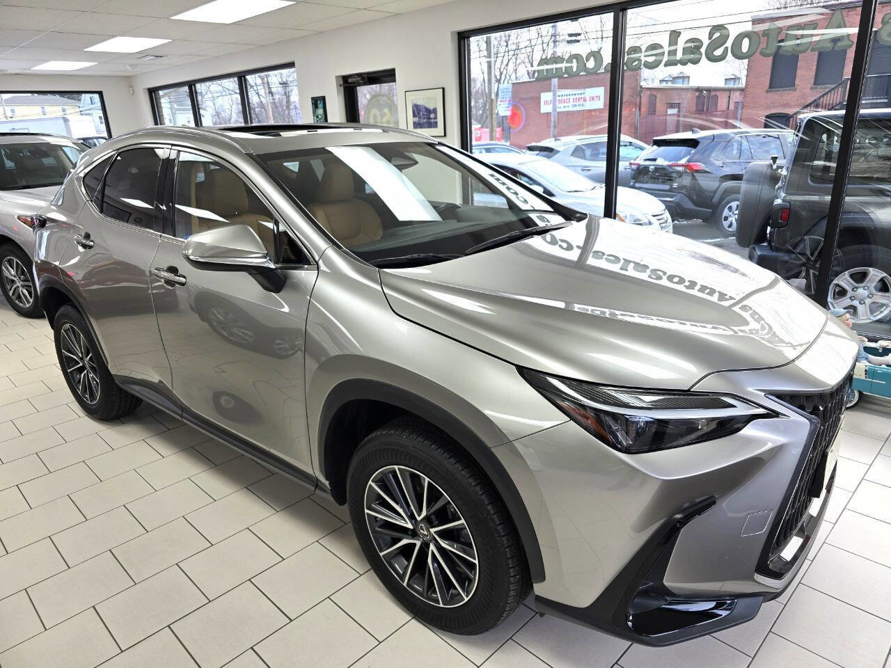 Used 2023 Lexus NX 350 AWD image 3