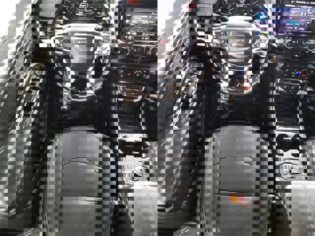 Used 2024 GMC Terrain SLT image 21