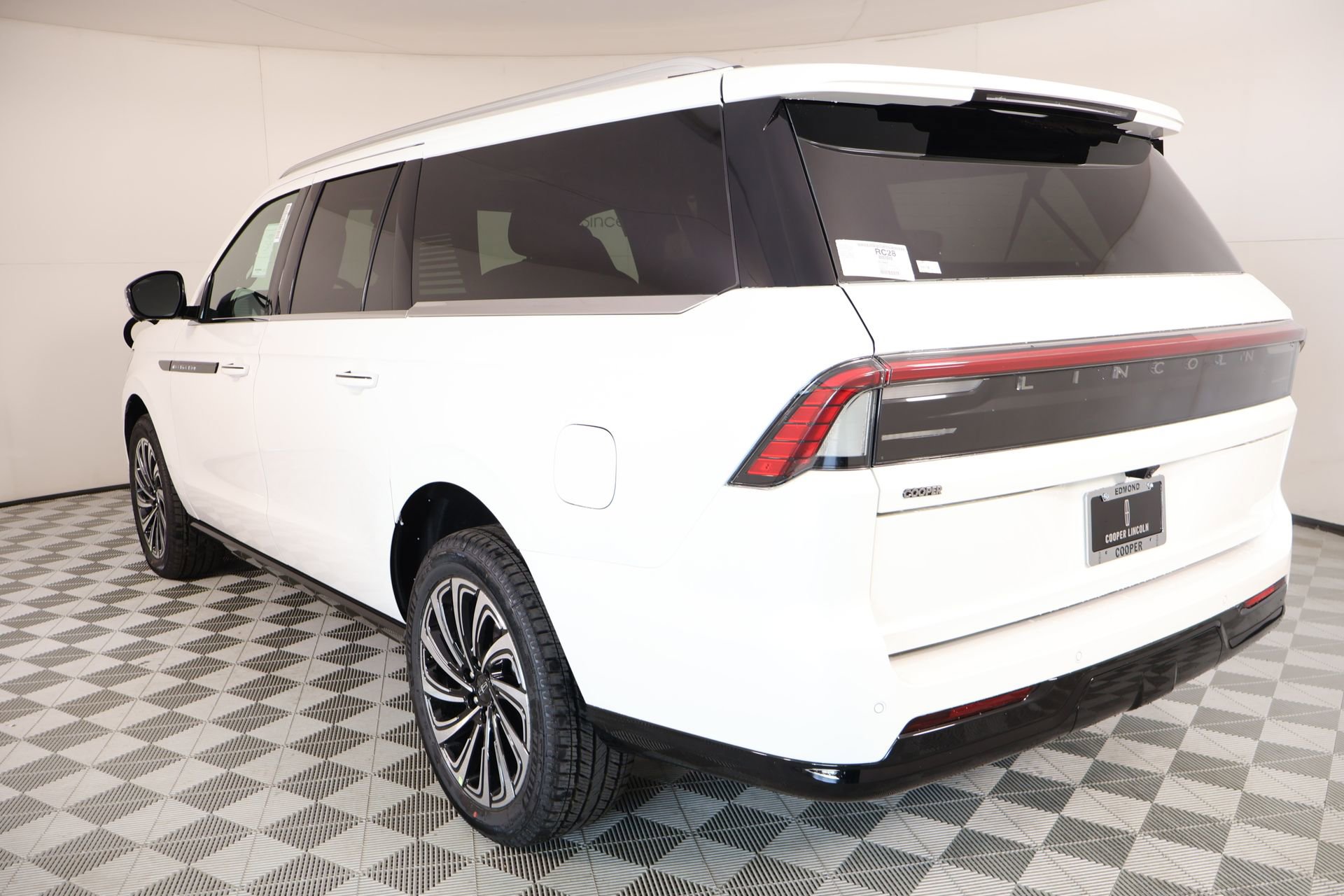 New 2026 Lincoln Navigator L Black Label AWD/4WD image 25