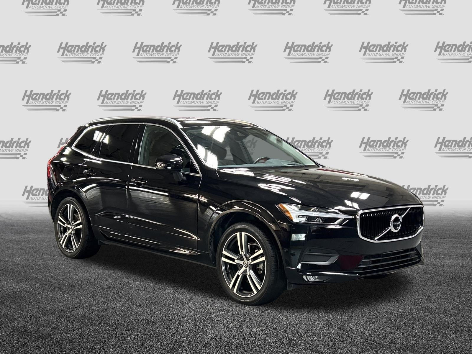 Used 2019 Volvo XC60 T5 Momentum w/ Multimedia Package FWD image 2