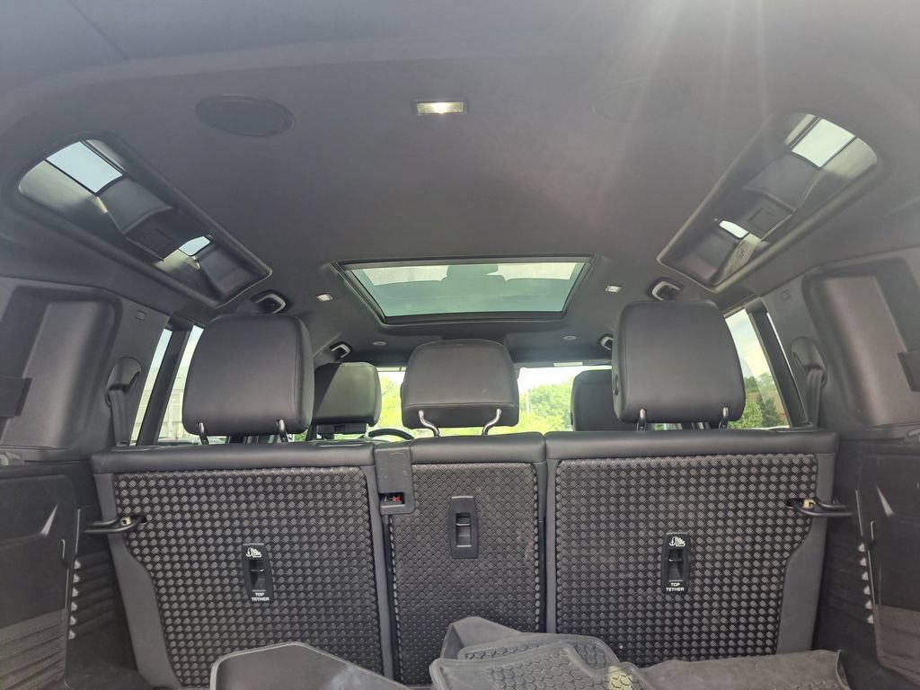Used 2024 Land Rover Defender 110 X-Dynamic SE AWD/4WD image 30