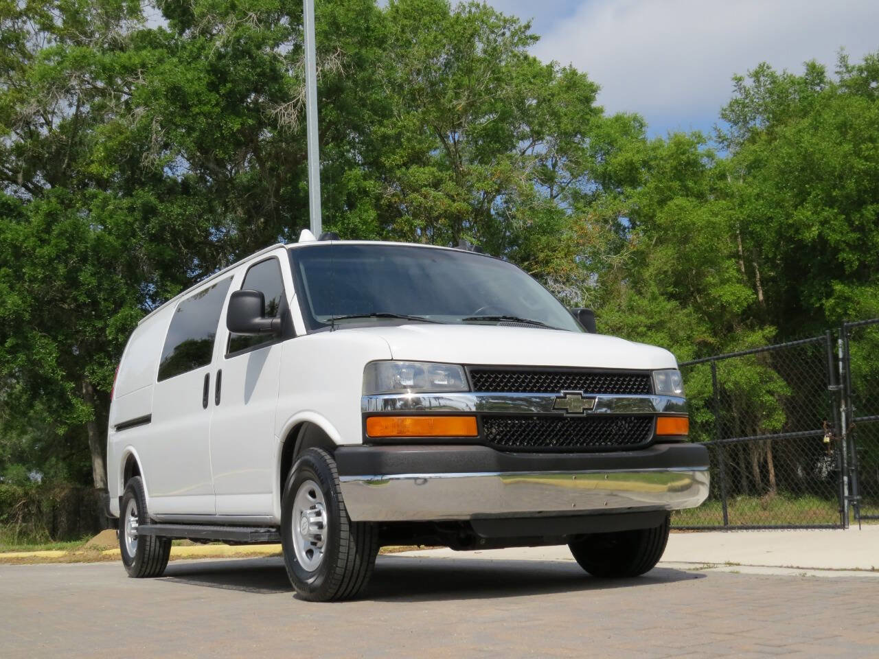 Used 2016 Chevrolet Express 3500 image 24