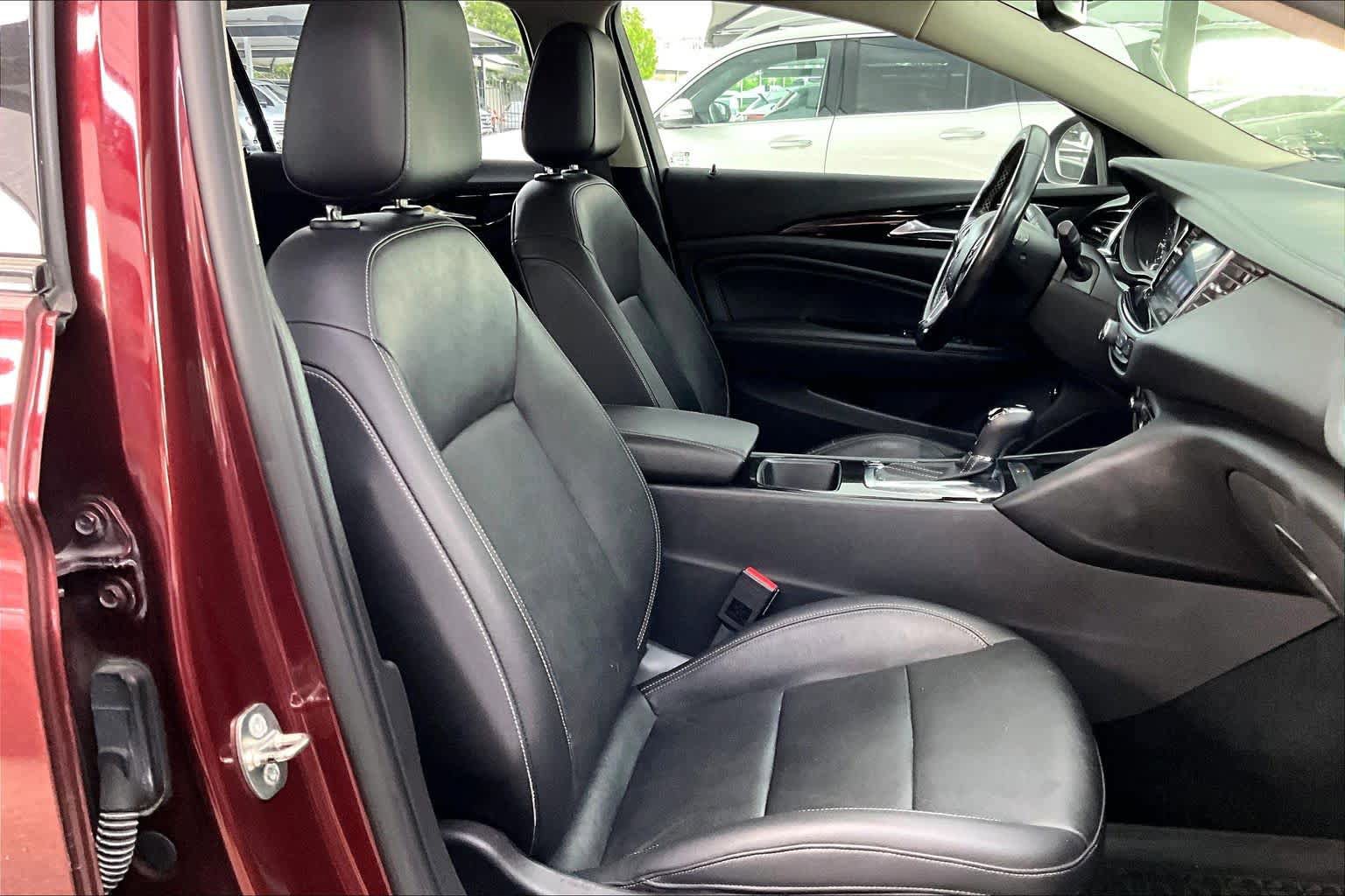 Used 2018 Buick Regal Essence w/ Driver Confidence Package #1 image 9