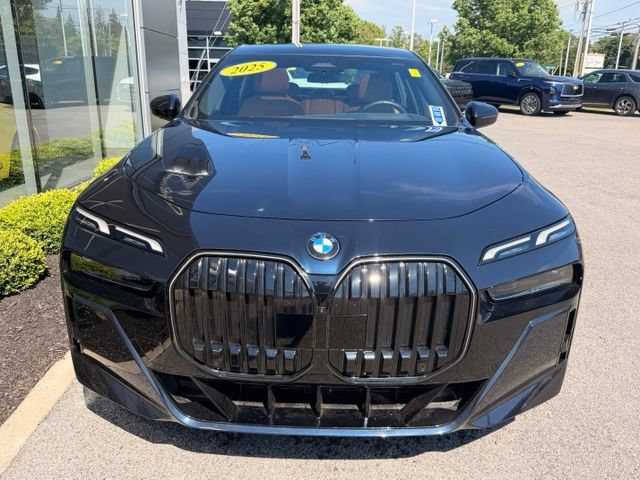 Used 2025 BMW 740i xDrive w/ Premium Package AWD/4WD image 2