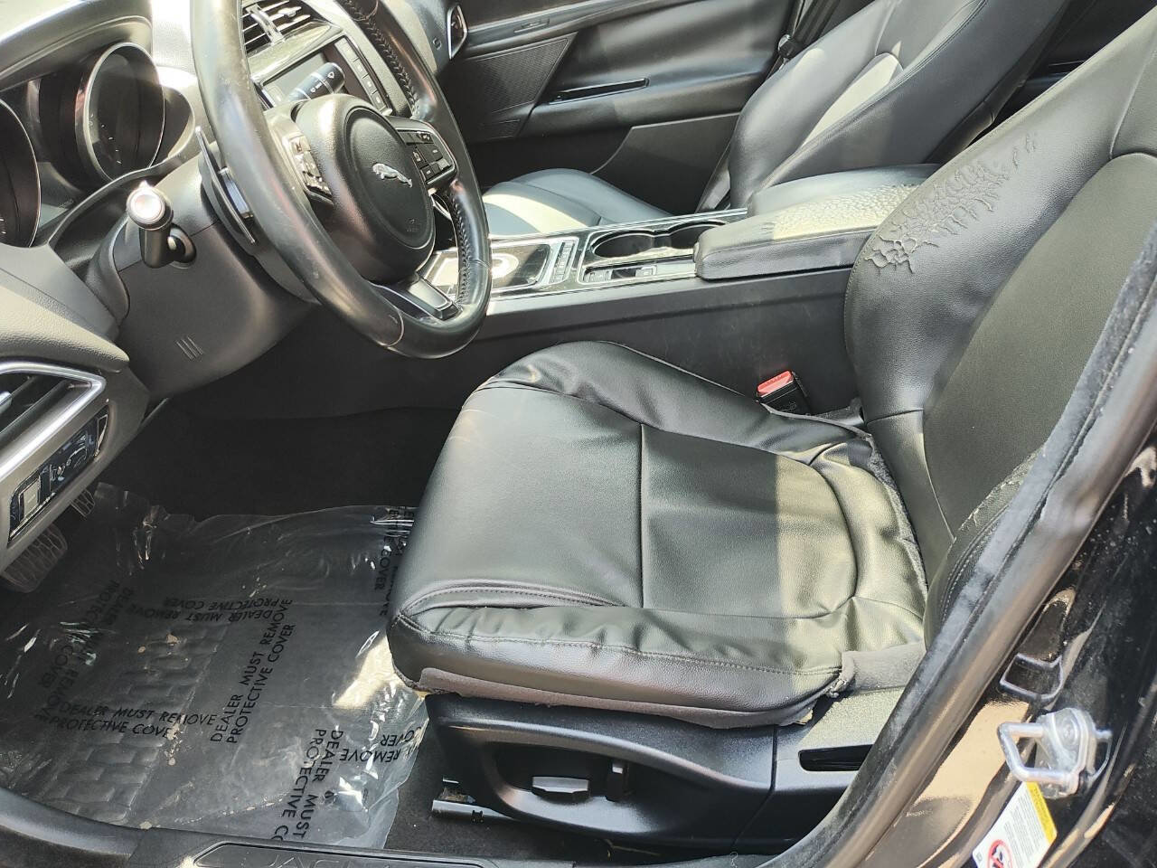 Used 2017 Jaguar XE Premium image 20