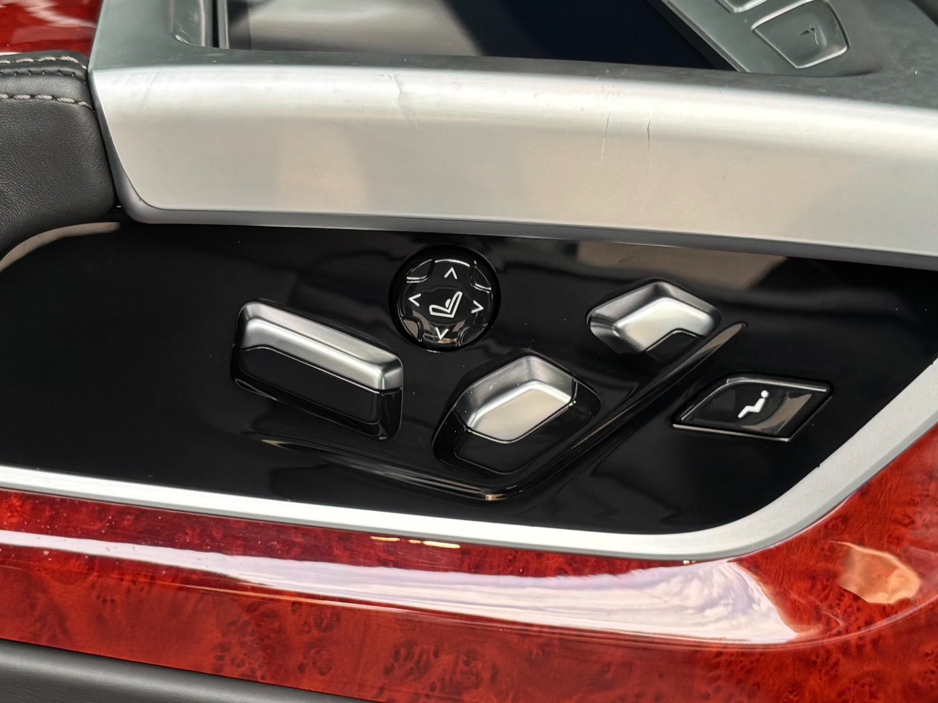 Used 2022 BMW ALPINA B7 xDrive w/ Luxury Rear Seating Package AWD/4WD image 18